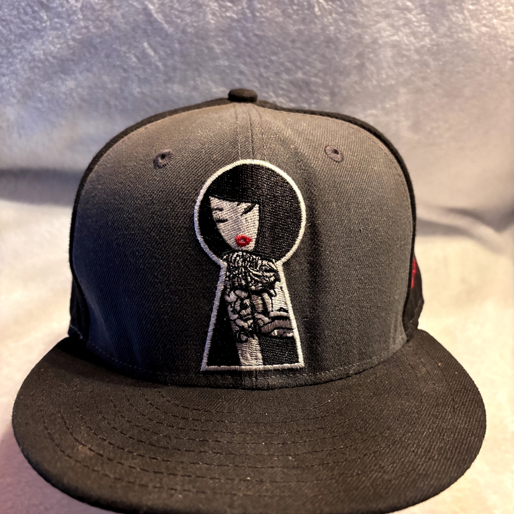 New Era Gray and Black Keyhole Design Hat